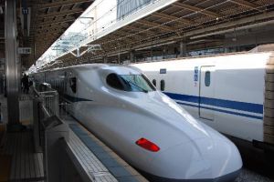 shinkansen-hikari-express